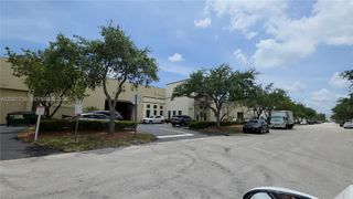 10420 NW 37th Terrace, Doral, FL 33178