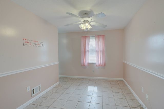 56 Burnside Dr, Swansea, MA 02777