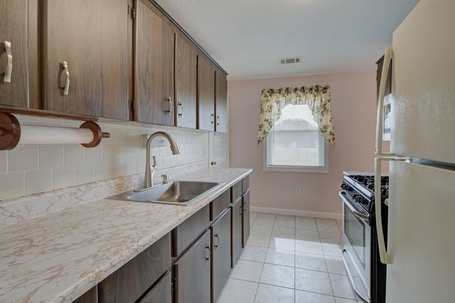 56 Burnside Dr, Swansea, MA 02777