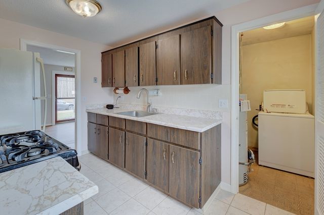 56 Burnside Dr, Swansea, MA 02777