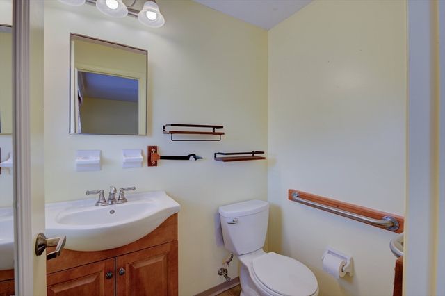 56 Burnside Dr, Swansea, MA 02777