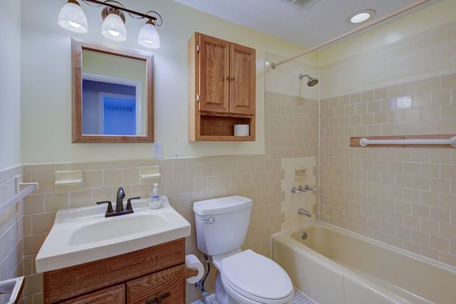 56 Burnside Dr, Swansea, MA 02777