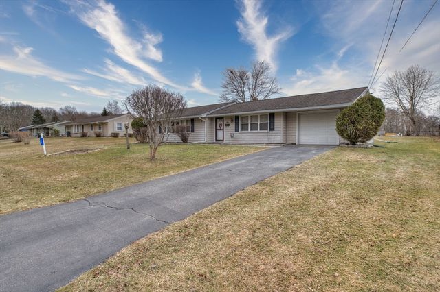 56 Burnside Dr, Swansea, MA 02777