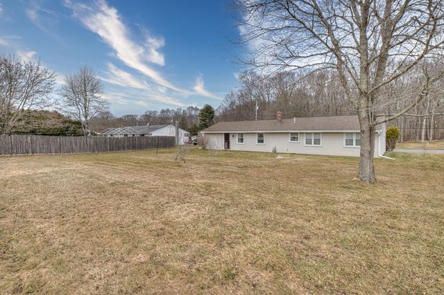 56 Burnside Dr, Swansea, MA 02777