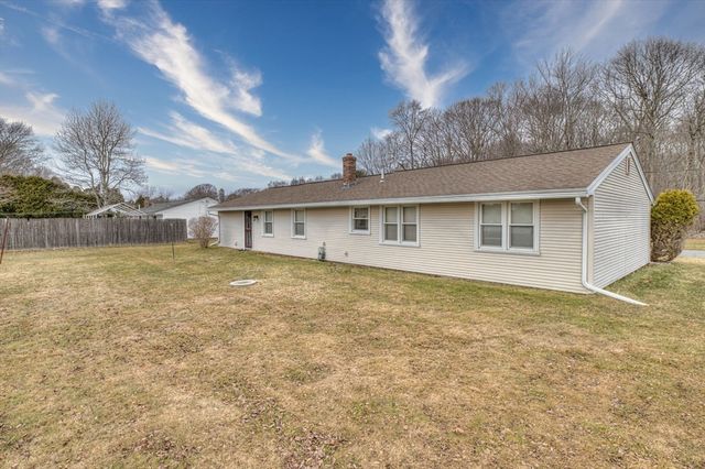 56 Burnside Dr, Swansea, MA 02777