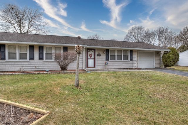 56 Burnside Dr, Swansea, MA 02777