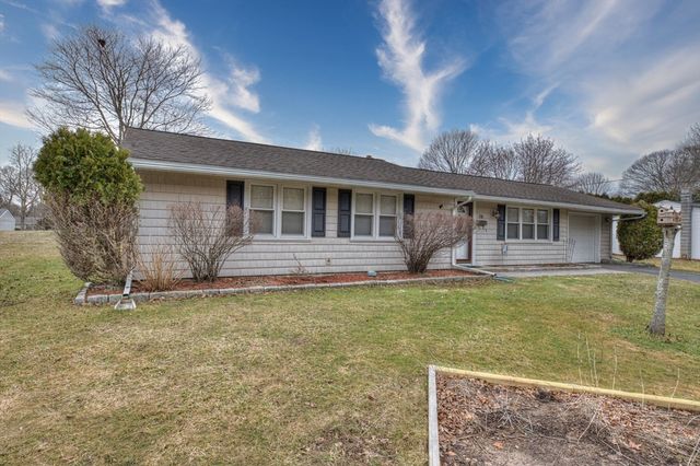 56 Burnside Dr, Swansea, MA 02777