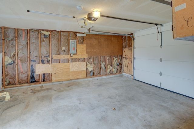 56 Burnside Dr, Swansea, MA 02777