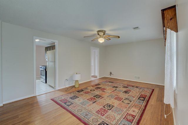 56 Burnside Dr, Swansea, MA 02777