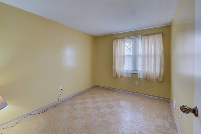 56 Burnside Dr, Swansea, MA 02777