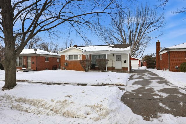 15253 Grovedale Street, Roseville, MI 48066