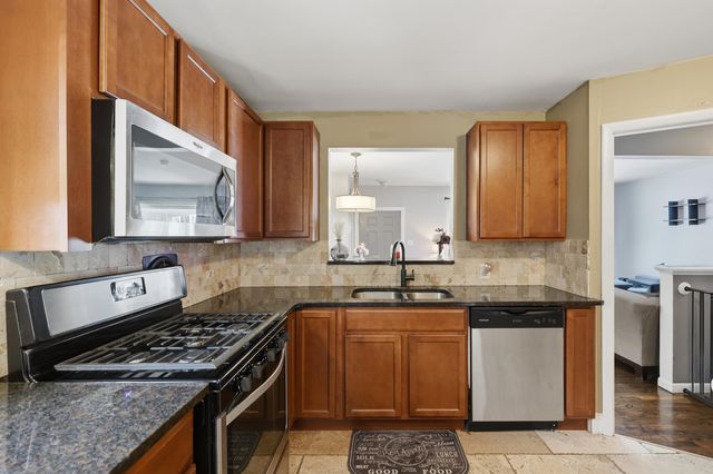 15253 Grovedale Street, Roseville, MI 48066