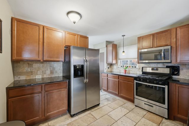 15253 Grovedale Street, Roseville, MI 48066