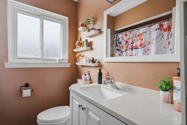 15253 Grovedale Street, Roseville, MI 48066