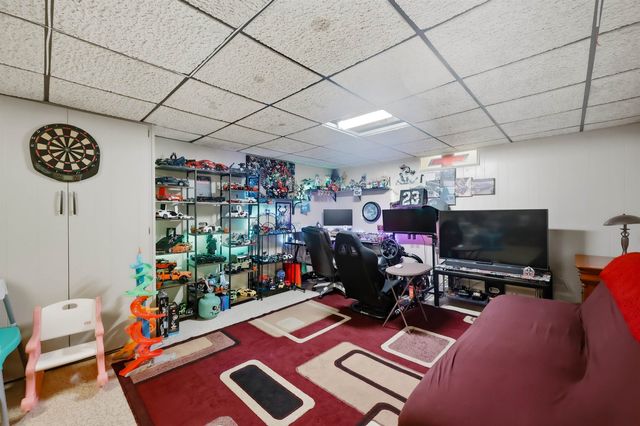 15253 Grovedale Street, Roseville, MI 48066