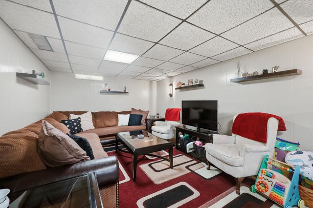 15253 Grovedale Street, Roseville, MI 48066