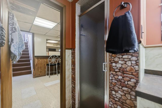 15253 Grovedale Street, Roseville, MI 48066