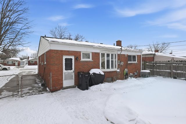 15253 Grovedale Street, Roseville, MI 48066