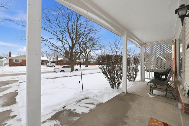 15253 Grovedale Street, Roseville, MI 48066