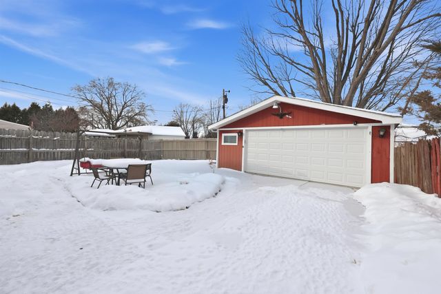 15253 Grovedale Street, Roseville, MI 48066