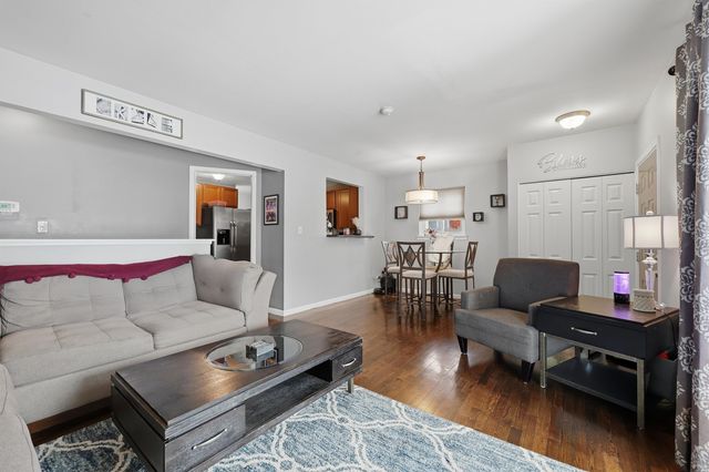 15253 Grovedale Street, Roseville, MI 48066