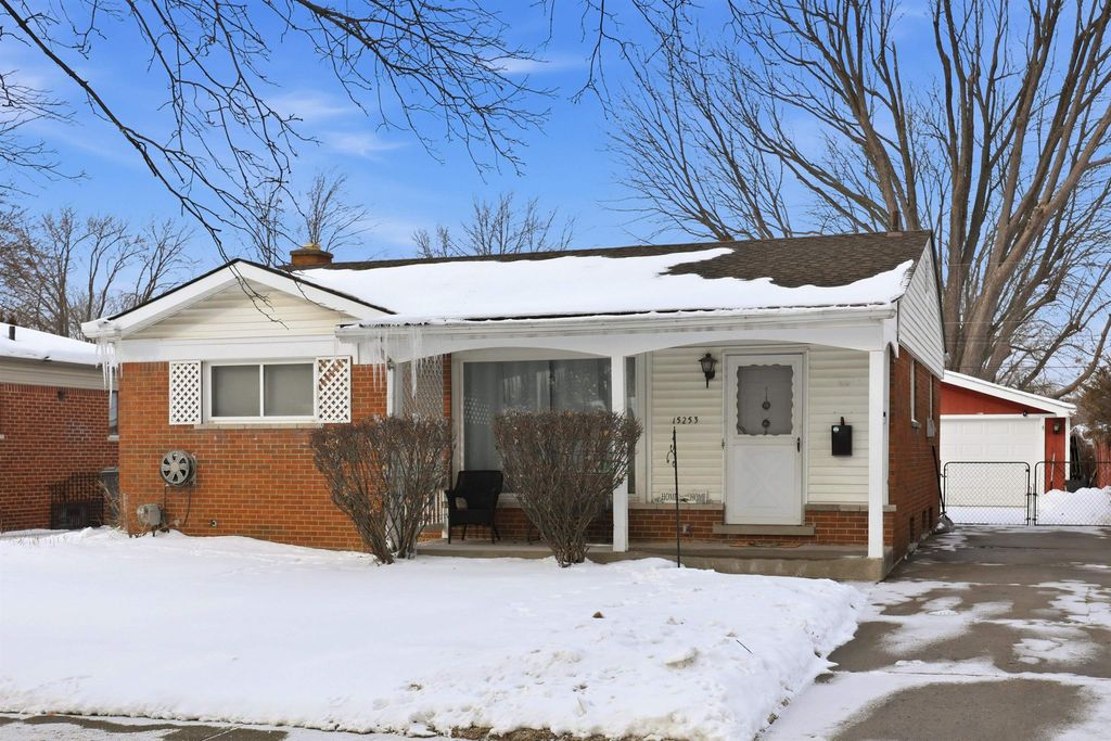 15253 Grovedale Street, Roseville, MI 48066