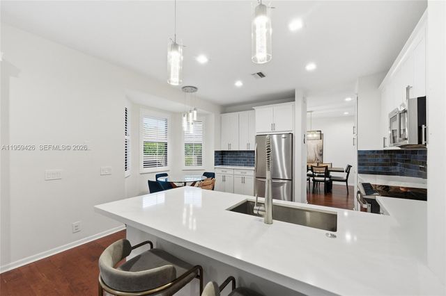 500 Cambridge Dr, Weston, FL 33326