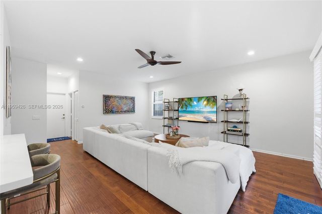 500 Cambridge Dr, Weston, FL 33326