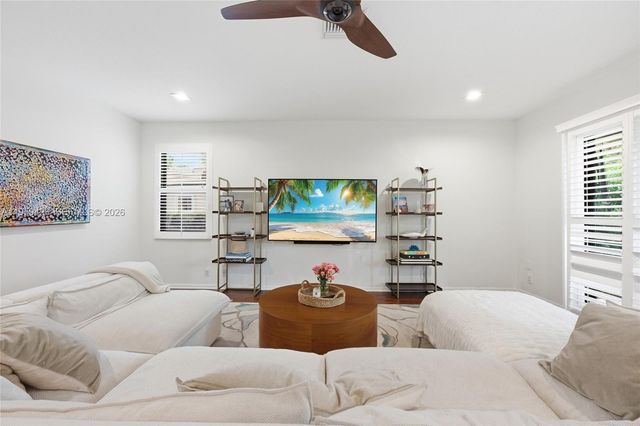 500 Cambridge Dr, Weston, FL 33326