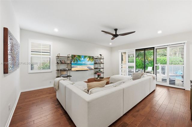 500 Cambridge Dr, Weston, FL 33326