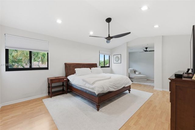 500 Cambridge Dr, Weston, FL 33326