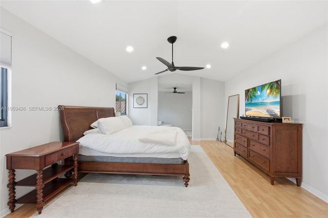 500 Cambridge Dr, Weston, FL 33326