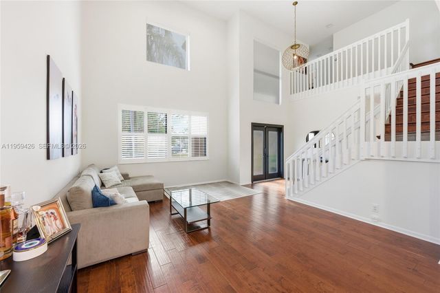 500 Cambridge Dr, Weston, FL 33326