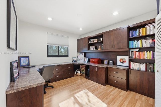 500 Cambridge Dr, Weston, FL 33326