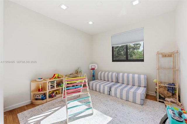 500 Cambridge Dr, Weston, FL 33326