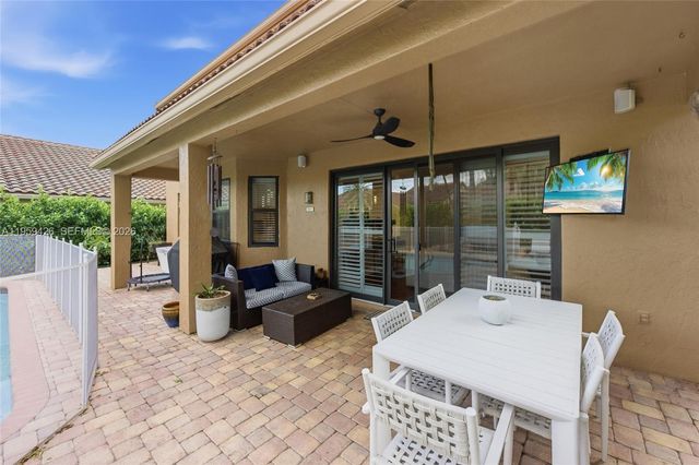 500 Cambridge Dr, Weston, FL 33326