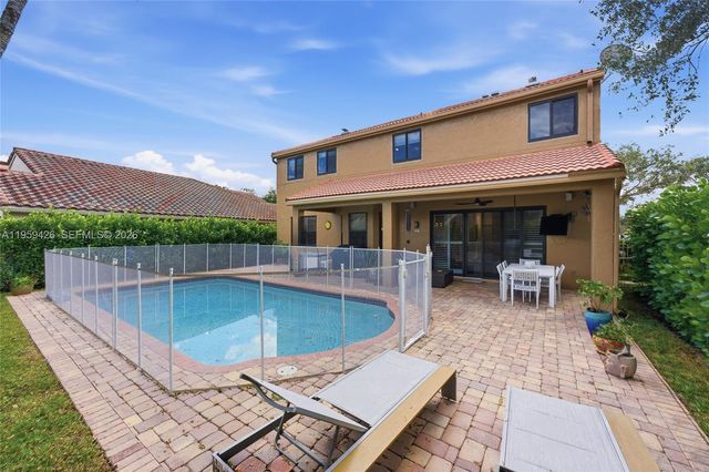 500 Cambridge Dr, Weston, FL 33326