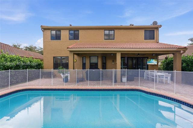 500 Cambridge Dr, Weston, FL 33326