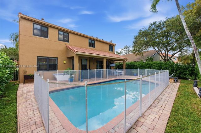500 Cambridge Dr, Weston, FL 33326