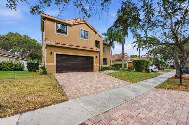 500 Cambridge Dr, Weston, FL 33326