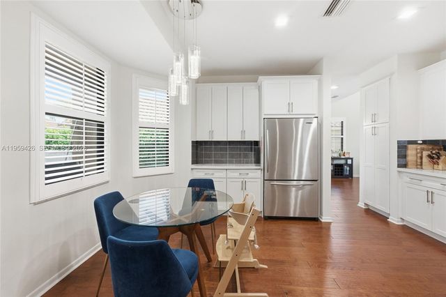 500 Cambridge Dr, Weston, FL 33326