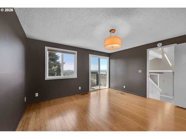 952 SUMMIT Blvd, Springfield, OR 97477