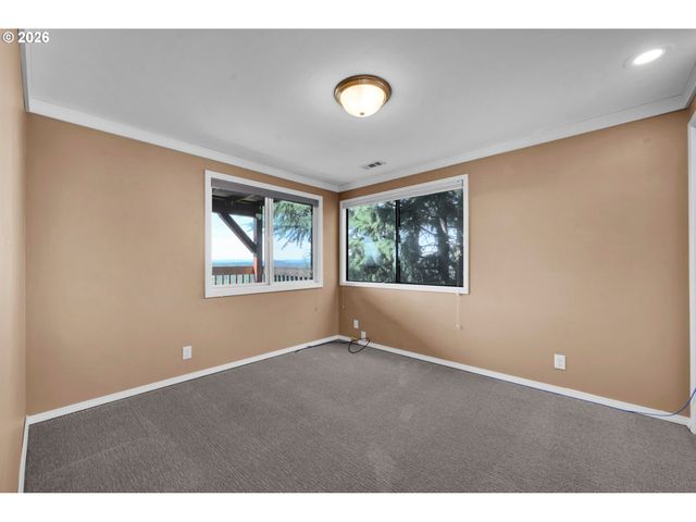 952 SUMMIT Blvd, Springfield, OR 97477