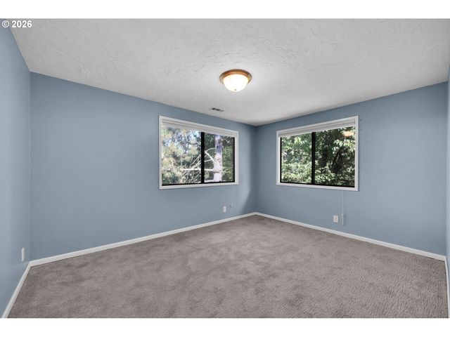 952 SUMMIT Blvd, Springfield, OR 97477