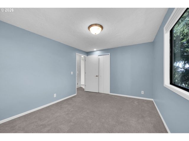 952 SUMMIT Blvd, Springfield, OR 97477