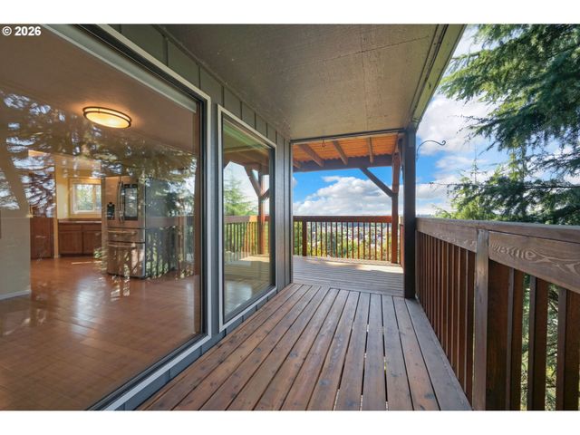 952 SUMMIT Blvd, Springfield, OR 97477