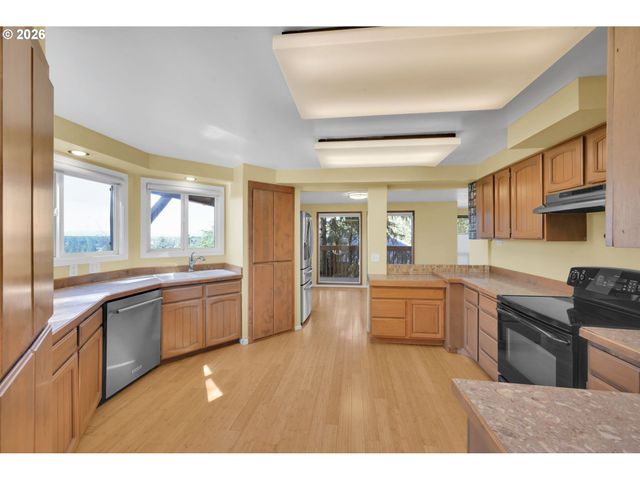 952 SUMMIT Blvd, Springfield, OR 97477