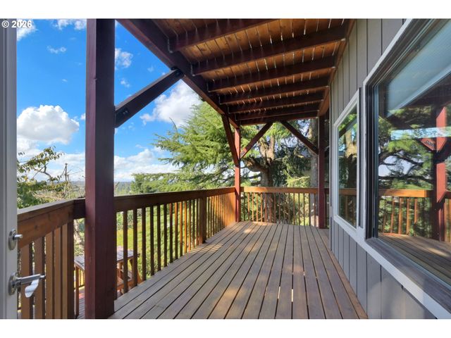 952 SUMMIT Blvd, Springfield, OR 97477