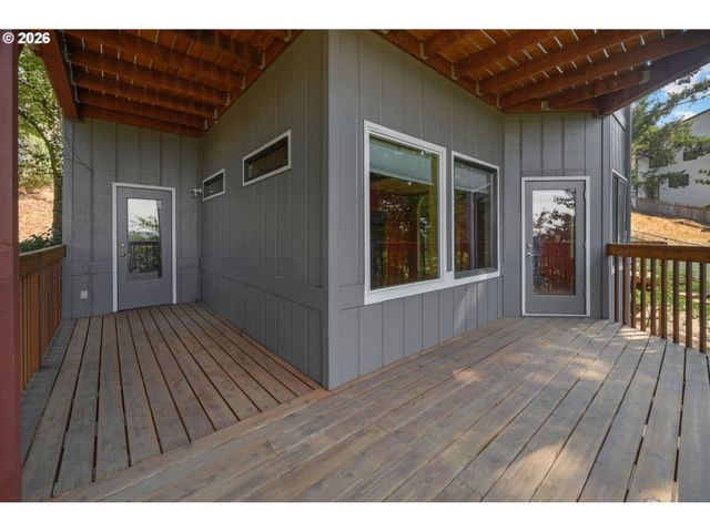 952 SUMMIT Blvd, Springfield, OR 97477