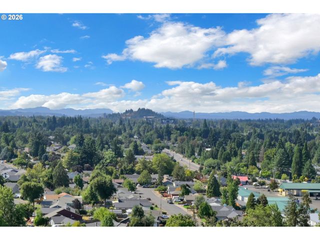 952 SUMMIT Blvd, Springfield, OR 97477